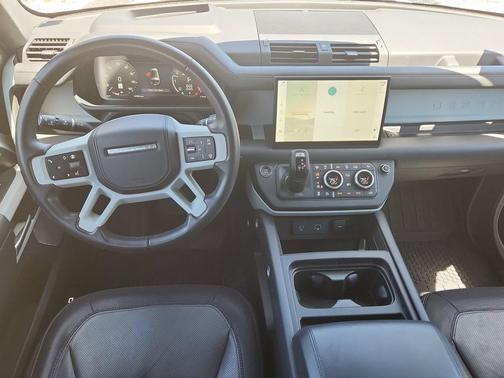 Fuji White 2024 Land Rover Defender 130 P400 X-Dynamic SE