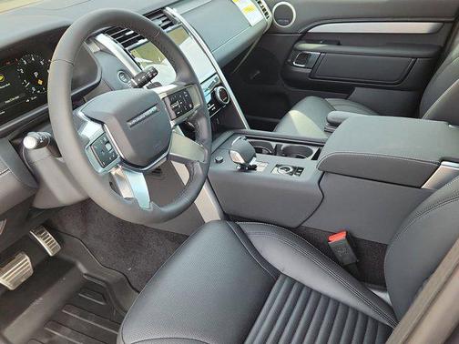 2026 Land Rover Discovery Dynamic SE