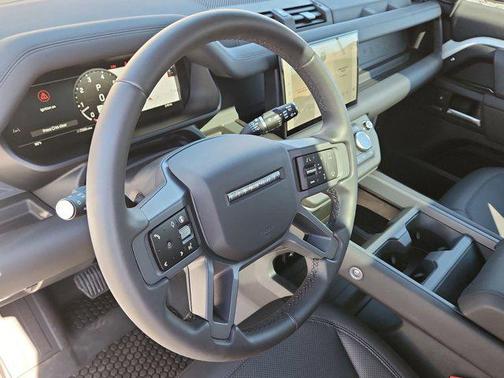 2025 Land Rover Defender 90 P400 X-Dynamic SE