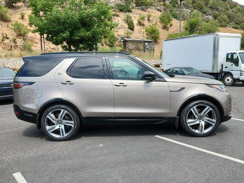 2025 Land Rover Discovery P360 Metropolitan Edition