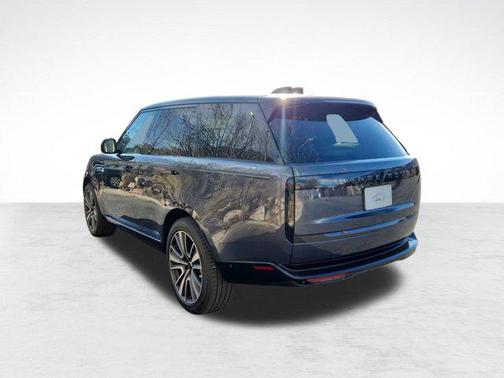 2025 Land Rover Range Rover P550e SE