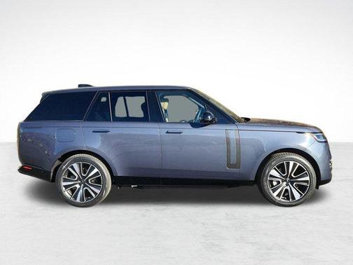 2025 Land Rover Range Rover P550e SE