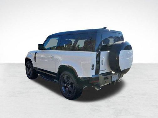 2026 Land Rover Defender V8