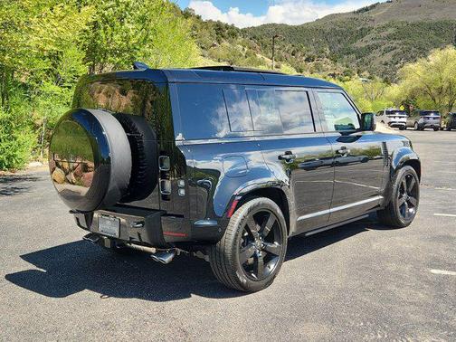 2025 Land Rover Defender 110 V8