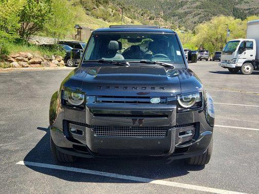 2025 Land Rover Defender 110 V8