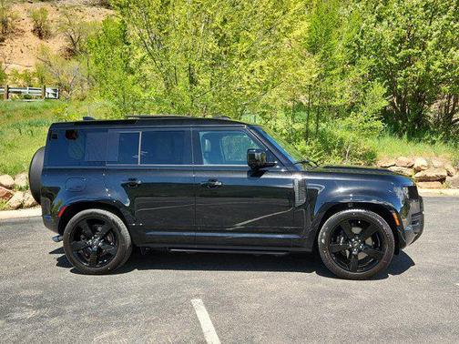 2025 Land Rover Defender 110 V8
