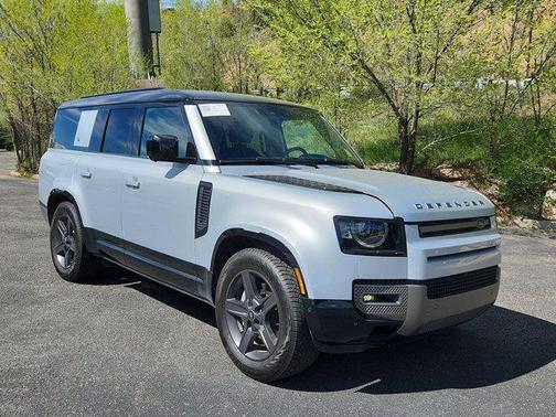 Hakuba Silver Metallic 2024 Land Rover Defender 130 P400 X-Dynamic SE