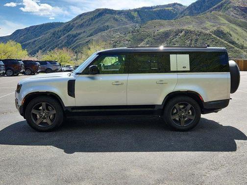 Hakuba Silver Metallic 2024 Land Rover Defender 130 P400 X-Dynamic SE