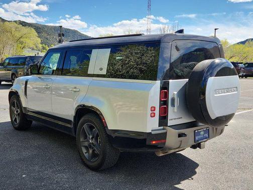 Hakuba Silver Metallic 2024 Land Rover Defender 130 P400 X-Dynamic SE