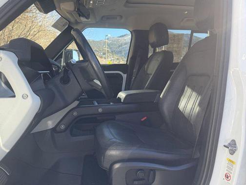 2022 Land Rover Defender 110 SE