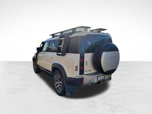 2022 Land Rover Defender 110 SE