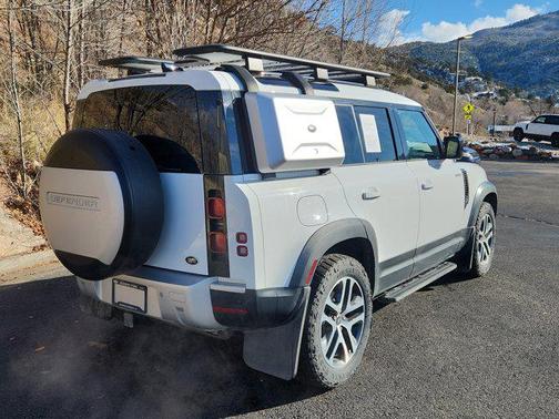 2022 Land Rover Defender 110 SE