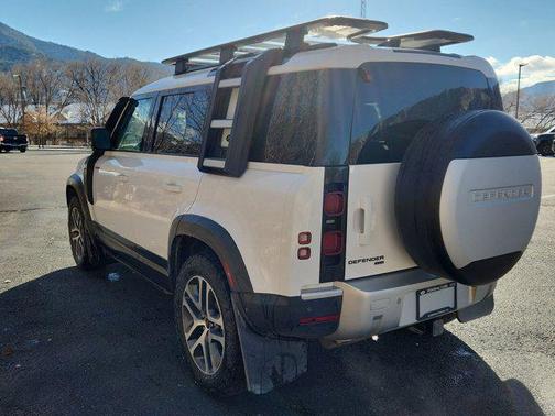 2022 Land Rover Defender 110 SE