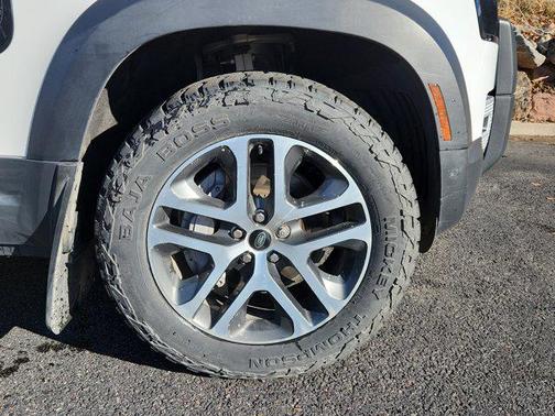 2022 Land Rover Defender 110 SE