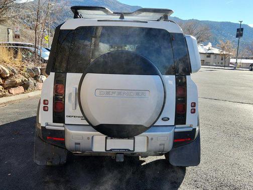 2022 Land Rover Defender 110 SE