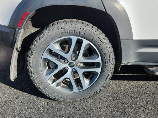 2022 Land Rover Defender 110 SE