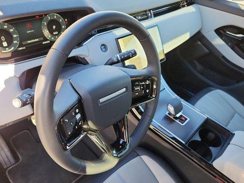 2026 Land Rover Range Rover Evoque Dynamic SE