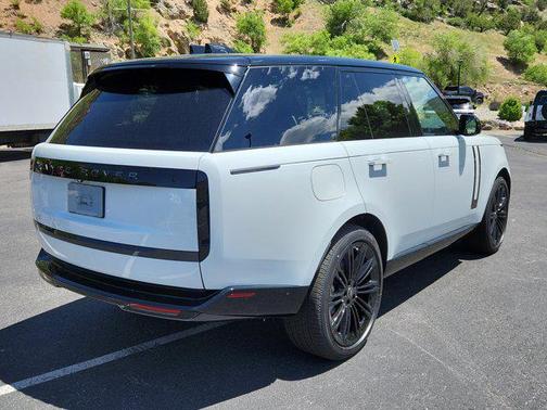 2025 Land Rover Range Rover P400 SE