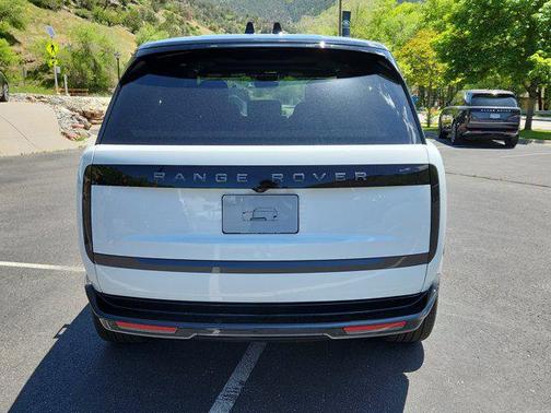 2025 Land Rover Range Rover P400 SE