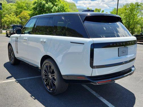 2025 Land Rover Range Rover P400 SE