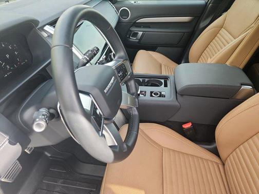 2025 Land Rover Discovery P360 Dynamic SE