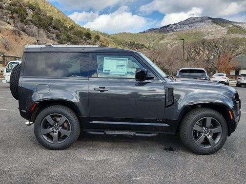 2025 Land Rover Defender 90 Carpathian Editition