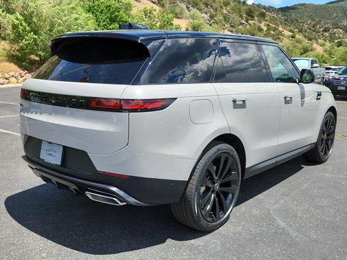 2025 Land Rover Range Rover Sport SE