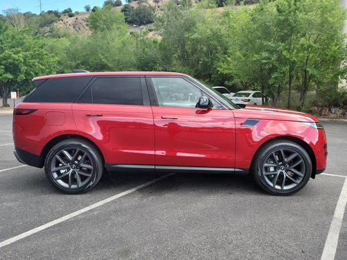 2025 Land Rover Range Rover Sport SE