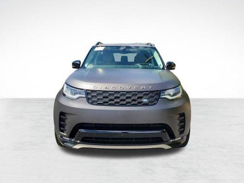 Charente Grey Premium Metallic 2026 Land Rover Discovery Tempest Edition