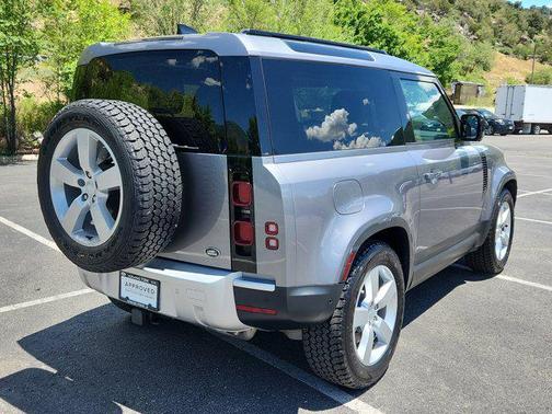 2023 Land Rover Defender 90 SE