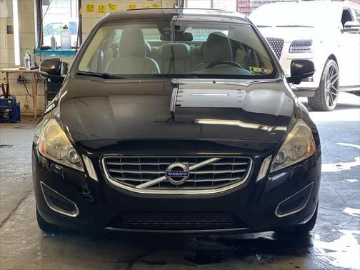 Photo 3 of 18 of 2012 Volvo S60 T5