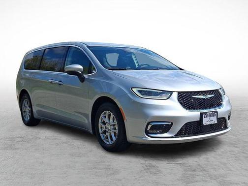 Silver Mist Clearcoat 2023 Chrysler Pacifica Touring L