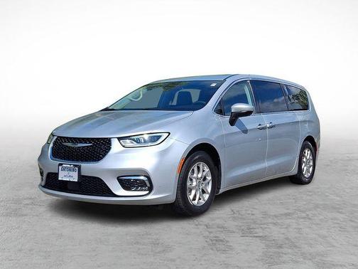 Silver Mist Clearcoat 2023 Chrysler Pacifica Touring L