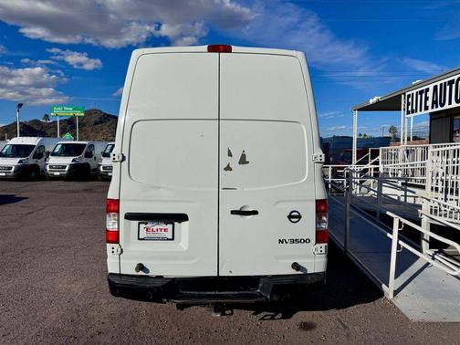 2017 Nissan NV Cargo NV3500 HD S V8