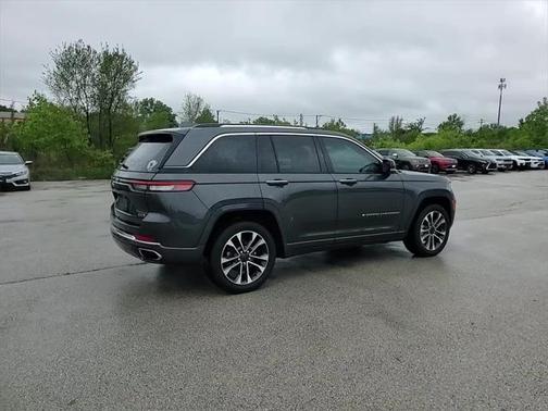 2022 Jeep Grand Cherokee Overland