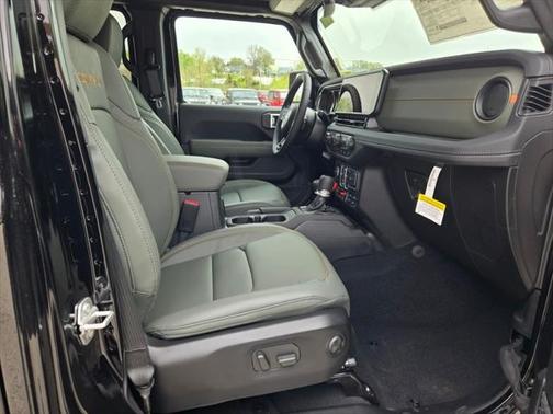 2025 Jeep Gladiator Mojave X