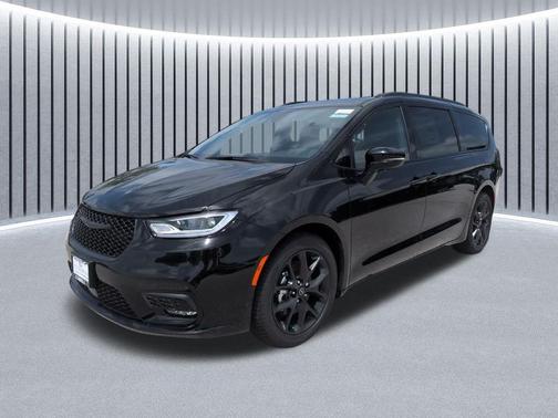 Diamond Black Crystal Pearlcoat 2026 Chrysler Pacifica Limited