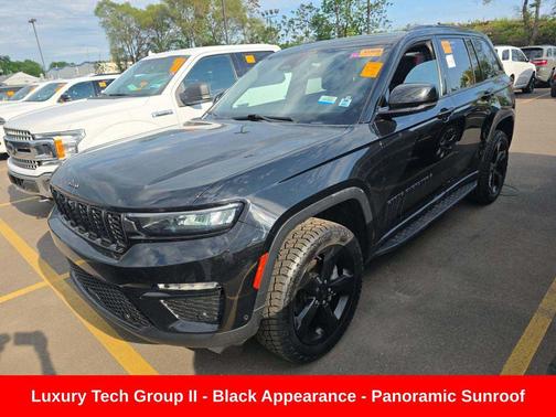 Diamond Black Crystal Pearlcoat 2024 Jeep Grand Cherokee Limited