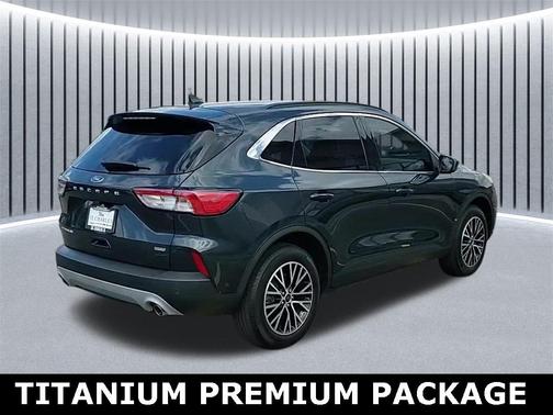 2022 Ford Escape Titanium