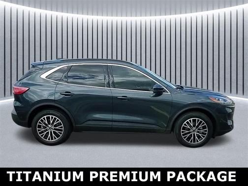 2022 Ford Escape Titanium