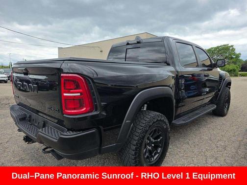 Diamond Black Crystal Pearlcoat 2025 RAM 1500 RHO