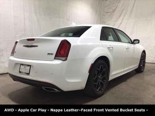 2022 Chrysler 300 Touring