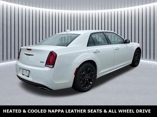 2022 Chrysler 300 Touring
