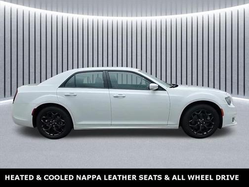 2022 Chrysler 300 Touring