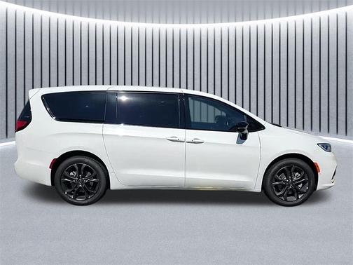 2026 Chrysler Pacifica L