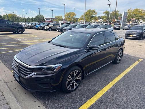 Deep Black Pearl 2022 Volkswagen Passat 2.0T SE