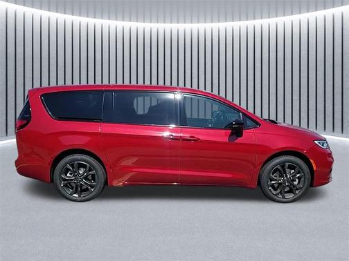 2026 Chrysler Pacifica L