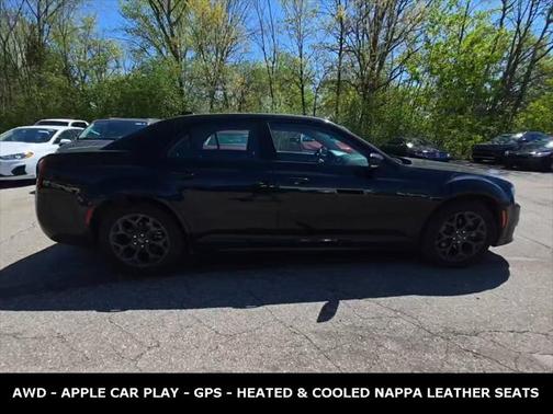 2022 Chrysler 300 Touring