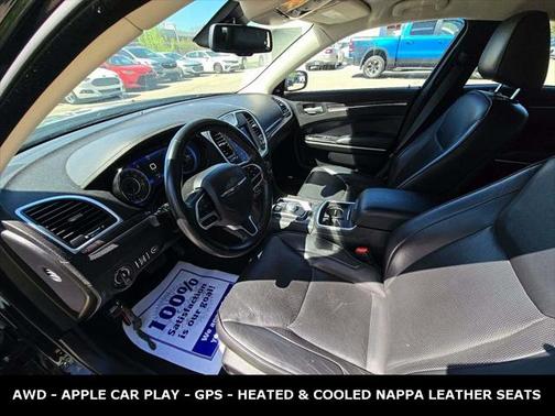 2022 Chrysler 300 Touring