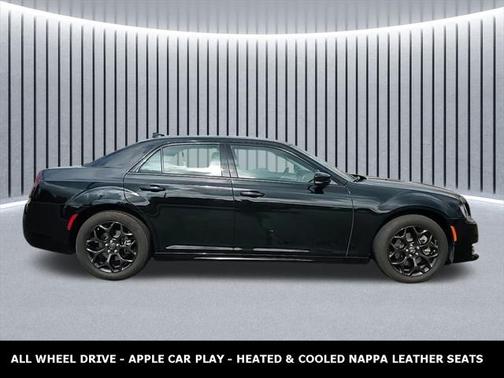 2022 Chrysler 300 Touring